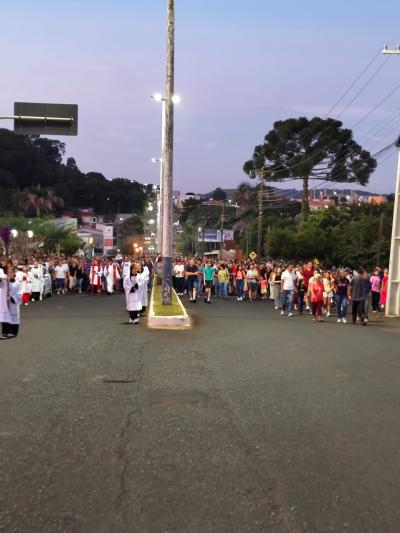 Procissão reúne milhares de fiéis em Laranjeiras do Sul e emociona comunidade na Sexta-feira Santa